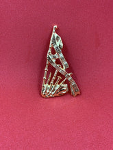 Piper’s Sleeve Badge Metal Badge Gold