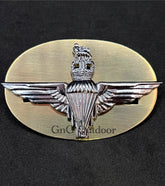 British Army Parachute Regiment Metal Beret Badge Silver Winged Parachute Cap Insignia on Gold Oval Backing