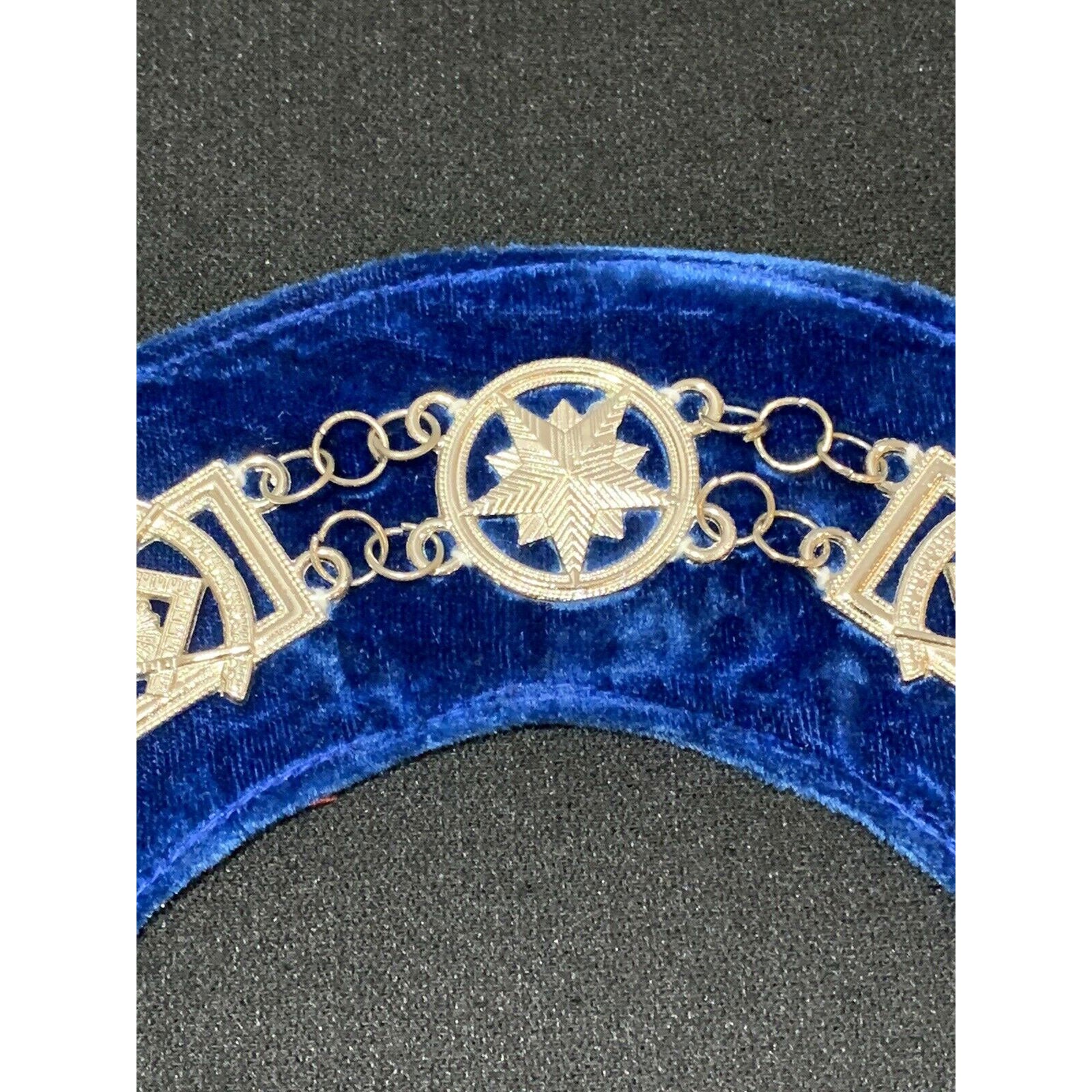 Masonic Regalia Past Master Metal Chain Collar On Blue Velvet Backing SILVER