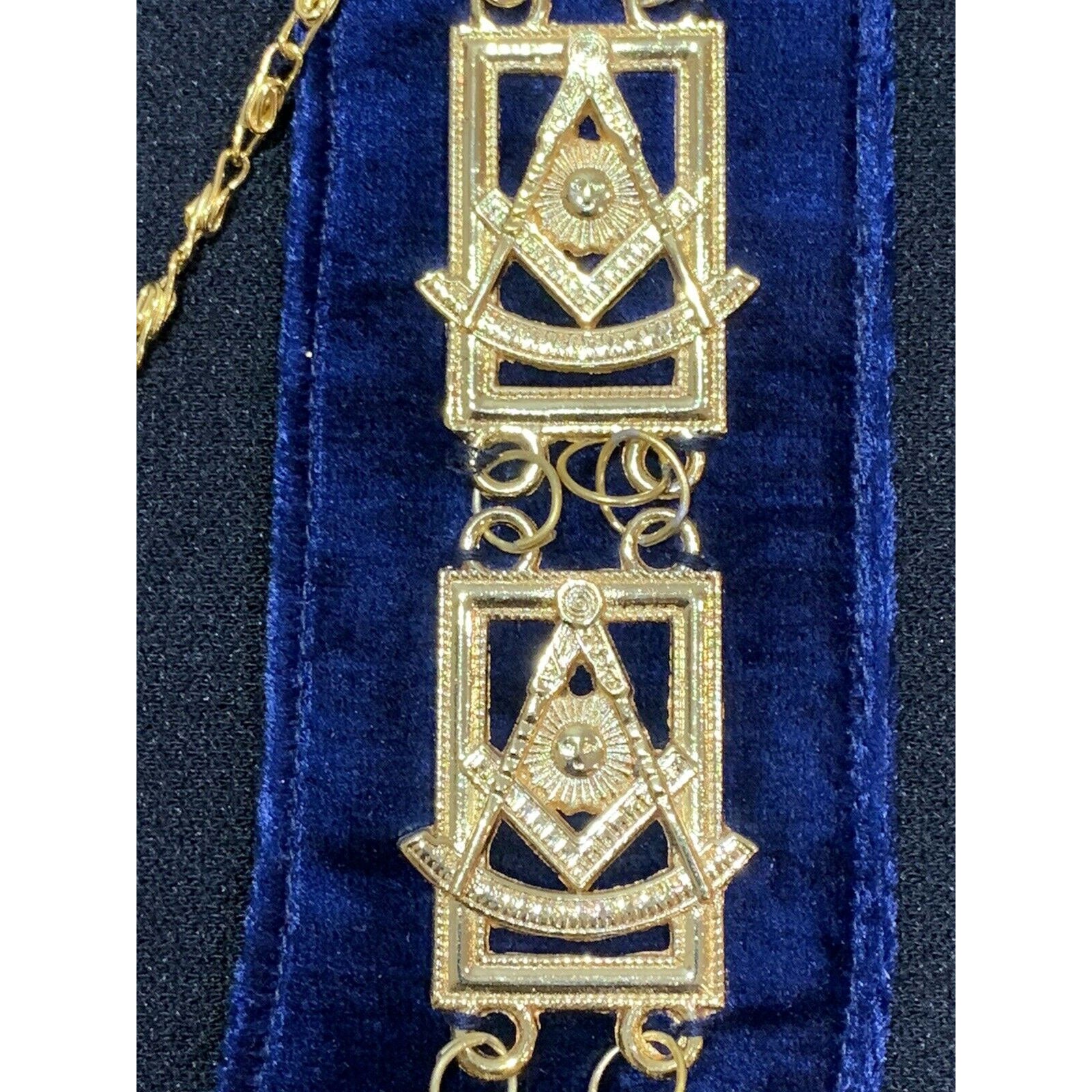 Masonic Raglia Past Master Metal Chain Collar On Blue Velvet Backing GOLD