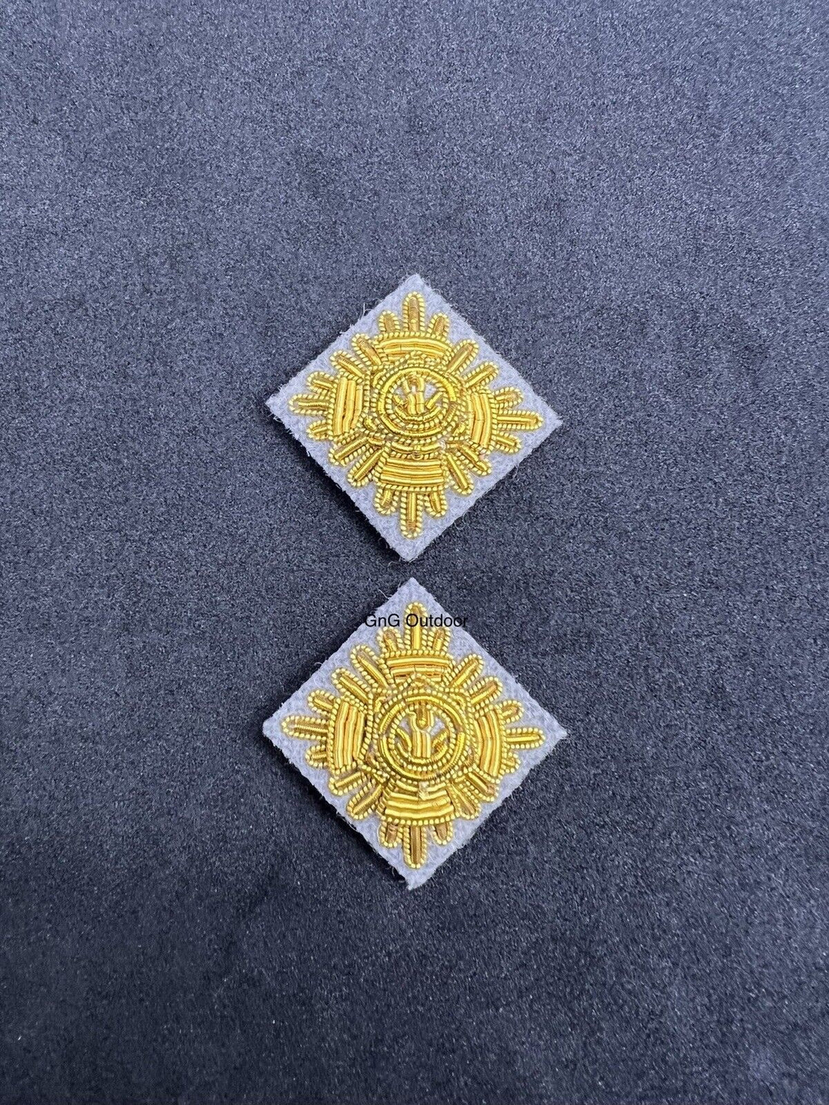 Epaulettes Shoulder Rank Gold Embroidered Bullion Wire Rank Pips On Grey Felt