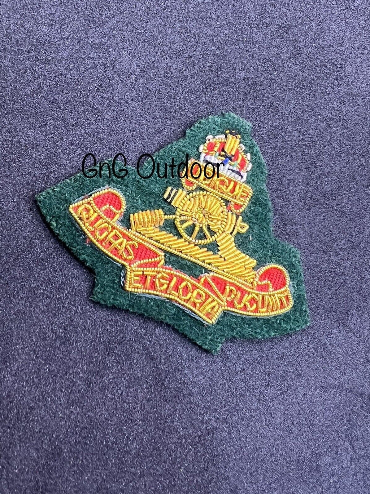 King’s Crown Royal Artillery Officers Beret Badge RA Green Background Cap Badge