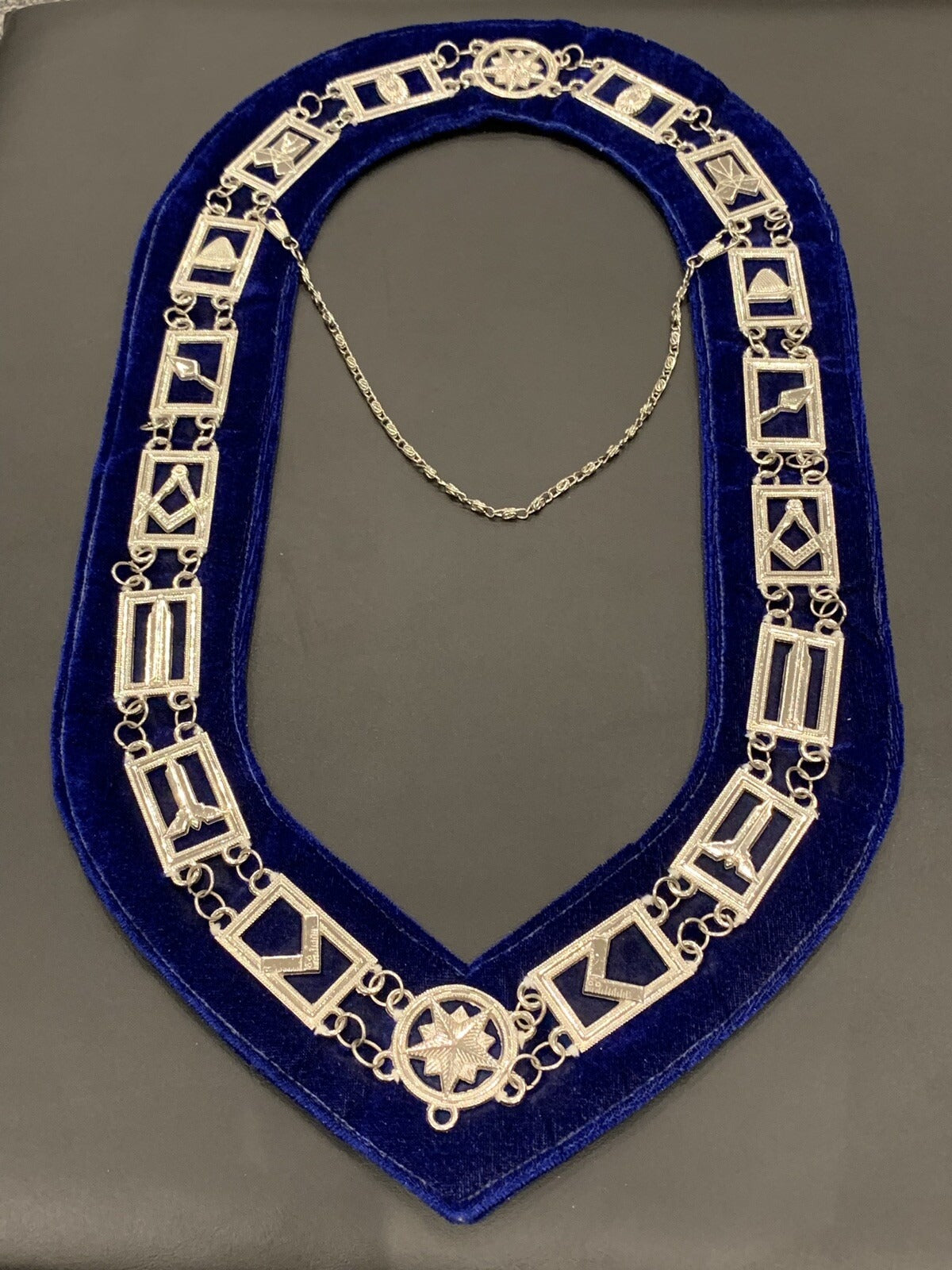 Masonic Master Mason Silver Chain Collar on Blue Velvet – Masonic Regalia Collar
